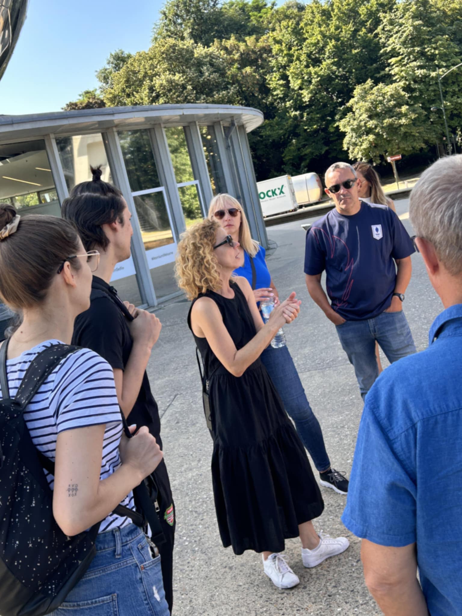 Elizabet vezetés közben